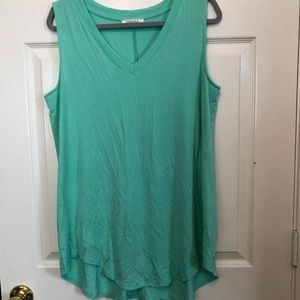 Zenana NWOT XL V-neck Tank Top